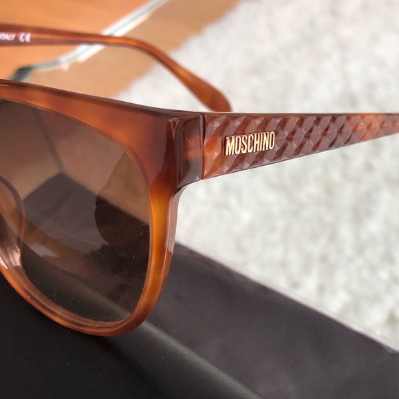 New Moschino MO779S02 Brown Quilted Sunglasses - Picture 4 of 6